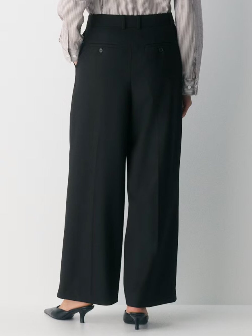 Aritzia Lavish Pant (US 2) - Picture 2 of 2
